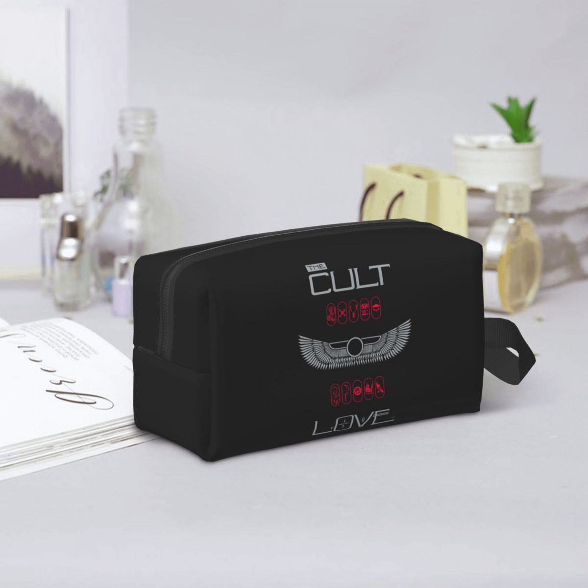 The Cult Love Makeup Bag Cosme - огляд і ціна Beauty Love Makeup