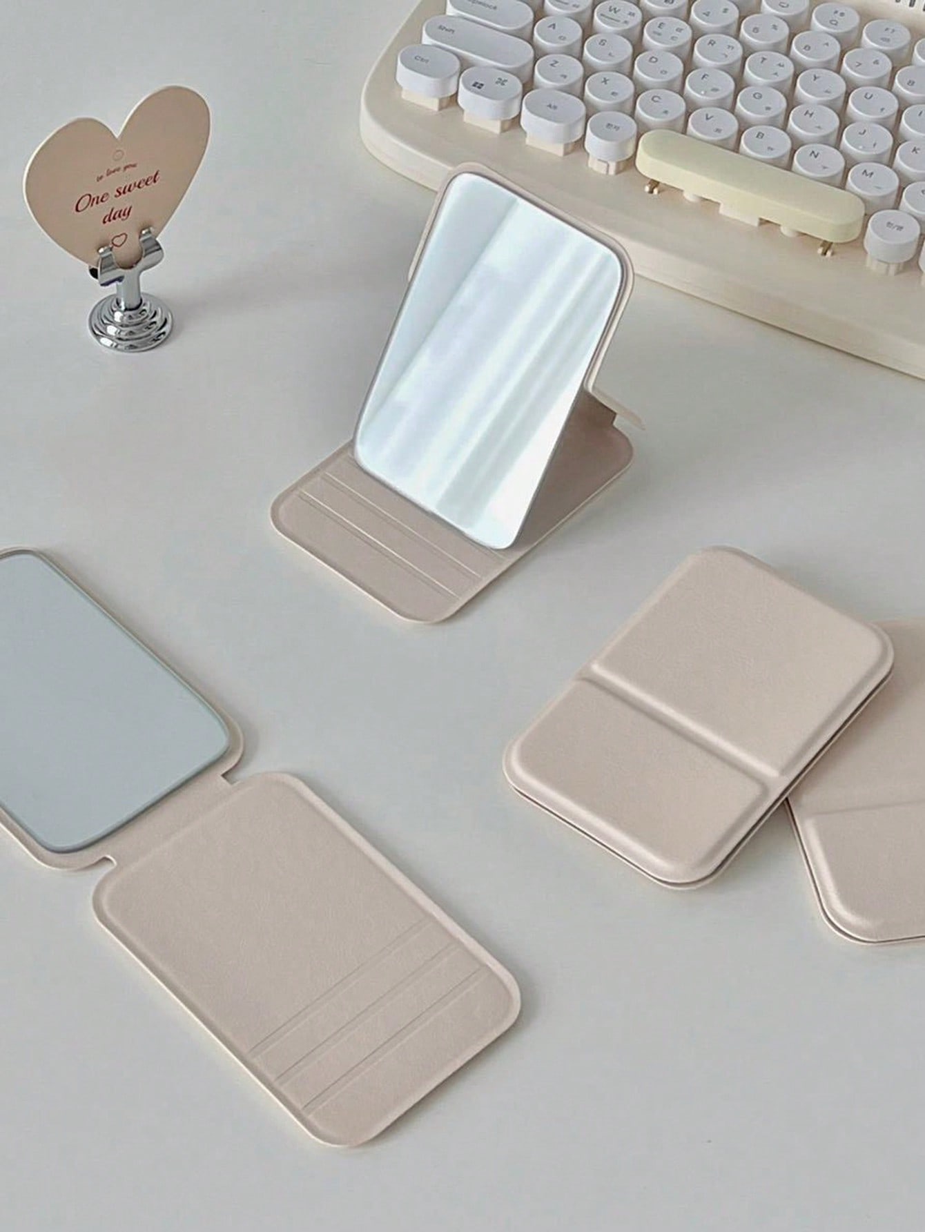 Portable Folding Mini Makeup M - огляд і ціна Beauty With Makeup